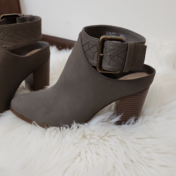 NEW American Eagle Outfitters Steel Gray Faux Suede Ankle Booties with Buckle - Picture 6 of 11